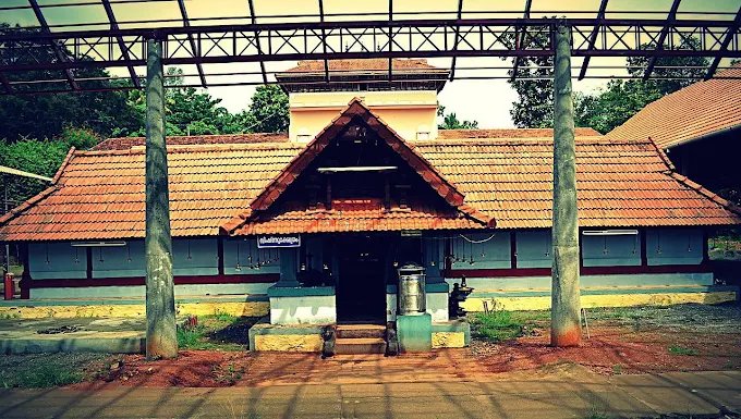 Panachikkad Saraswathi Temple (Dakshina Mookambika Temple)