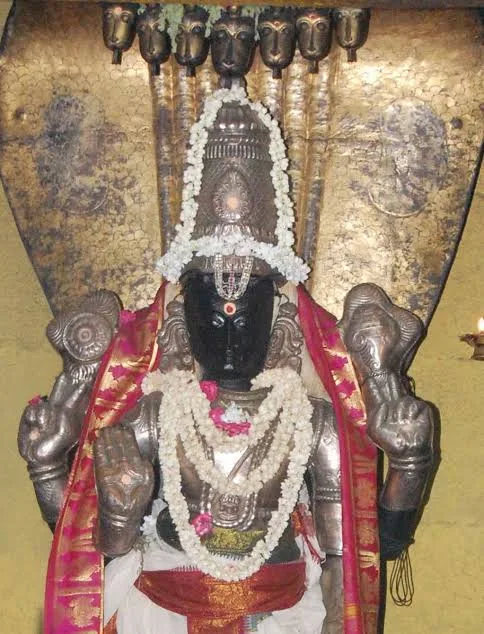 Sri Nilathingal Thundathan Perumal Temple , Thiru Nilathingal Thundam (inside Ekambareswarar Temple)