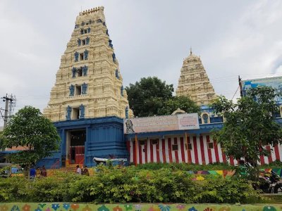 Sri Sahasra Lingeswara Swamy and Sri Veeranjaneya Swamy Temple, Ponnur