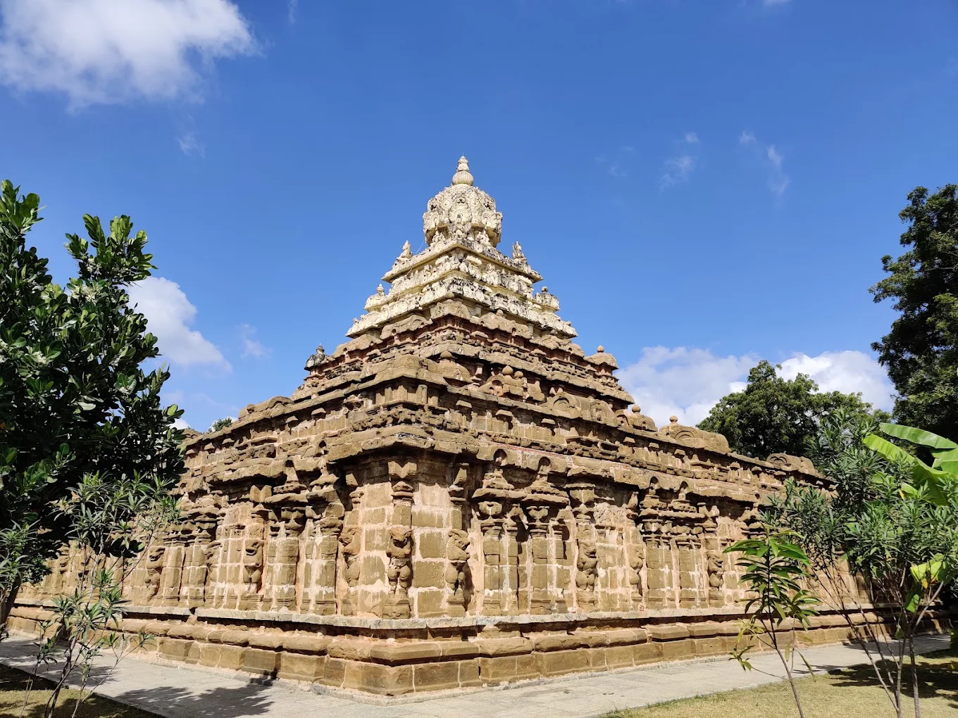 Sri Vaikunda Perumal Temple , Thiruparameshwara Vinnagaram (Kanchipuram) entrance and temple complex